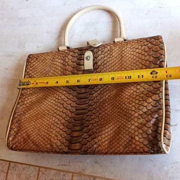 LEATHER HANDBAG/"Danier", reptile print, 2 zipper pockets, 2 main pockets, NEW - Picture 9 of 14